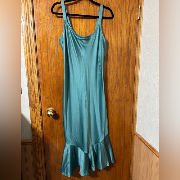 NWT Dynamite Satin Dress - Picture 3 of 5
